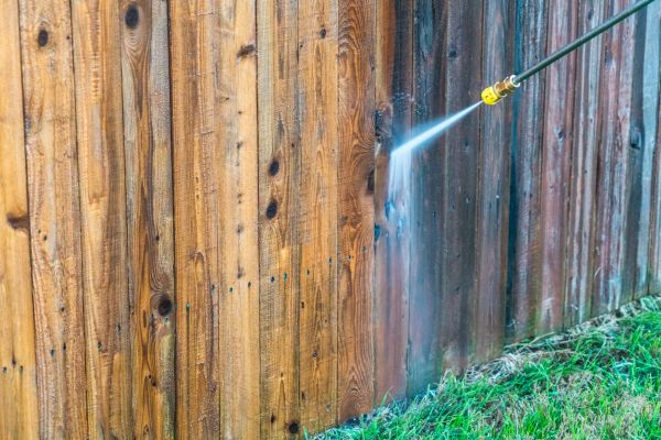 Fence Washing in Nicholasville