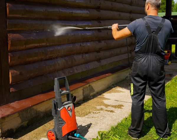 Log Home Pressure Washing in Nicholasville