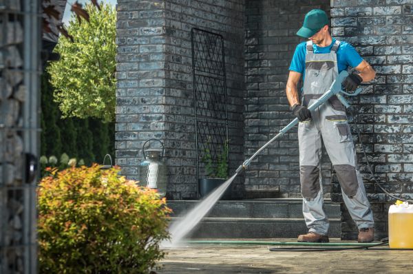 Outside House Cleaning in Nicholasville